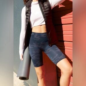 Spanx LAMN Look at Me Now Bike Short in Black Camo Size Medium